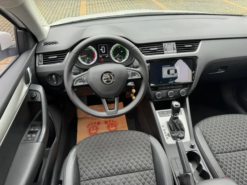 Skoda Octavia 2020 TSI230 DSG Zhixing Deluxe Edition interior photo 14 Skoda Octavia 2020 TSI230 DSG Zhixing Deluxe Edition interior photo 14