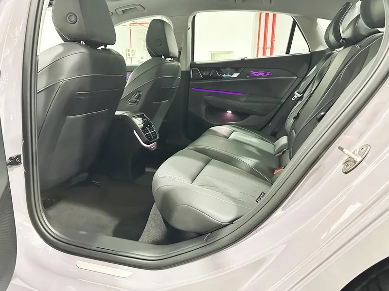 Volkswagen Passat 2025 Pro 380TSI Long Zun Edition interior photo 16 Volkswagen Passat 2025 Pro 380TSI Long Zun Edition interior photo 16