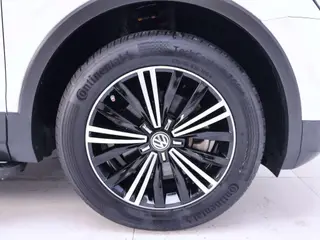 Volkswagen Tiguan L 2018 380TSI Édition de luxe à quatre roues motrices automatique extérieur photo 7 Volkswagen Tiguan L 2018 380TSI Édition de luxe à quatre roues motrices automatique extérieur photo 7