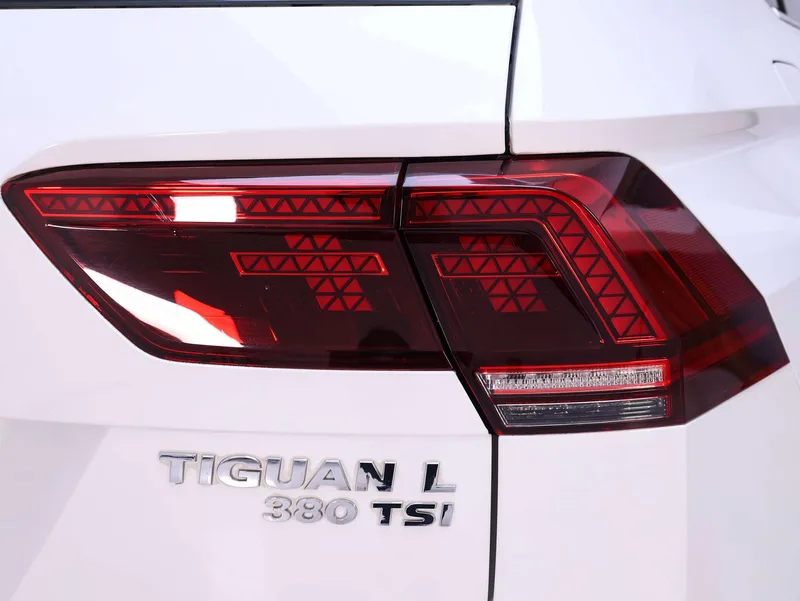 Volkswagen Tiguan L 2018 380TSI Édition de luxe à quatre roues motrices automatique extérieur photo 10 Volkswagen Tiguan L 2018 380TSI Édition de luxe à quatre roues motrices automatique extérieur photo 10