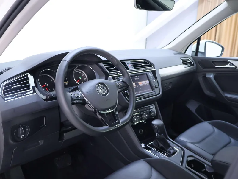 Volkswagen Tiguan L 2018 380TSI Édition de luxe à quatre roues motrices automatique intérieur photo 12 Volkswagen Tiguan L 2018 380TSI Édition de luxe à quatre roues motrices automatique intérieur photo 12