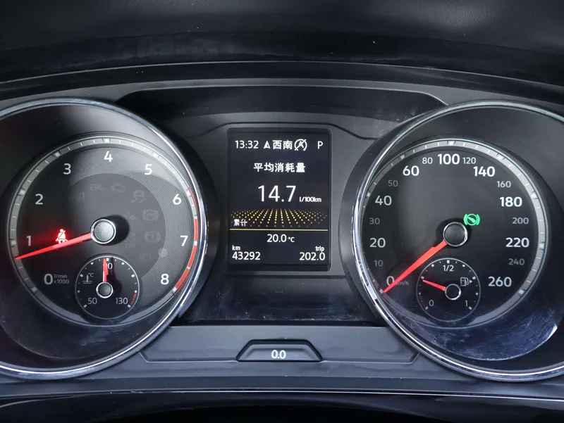 Volkswagen Tiguan L 2018 380TSI Édition de luxe à quatre roues motrices automatique intérieur photo 16 Volkswagen Tiguan L 2018 380TSI Édition de luxe à quatre roues motrices automatique intérieur photo 16
