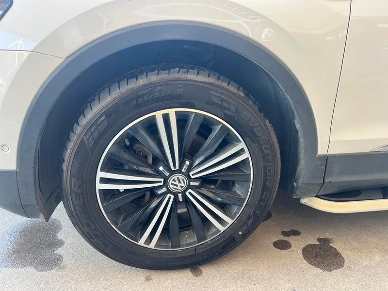 Volkswagen Tiguan L 2017 330TSI Automatic Two-Drive Ultimate interior photo 14 Volkswagen Tiguan L 2017 330TSI Automatic Two-Drive Ultimate interior photo 14