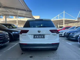 Volkswagen Tiguan L 2017 330TSI Automatic Two-Drive Ultimate interior photo 16 Volkswagen Tiguan L 2017 330TSI Automatic Two-Drive Ultimate interior photo 16