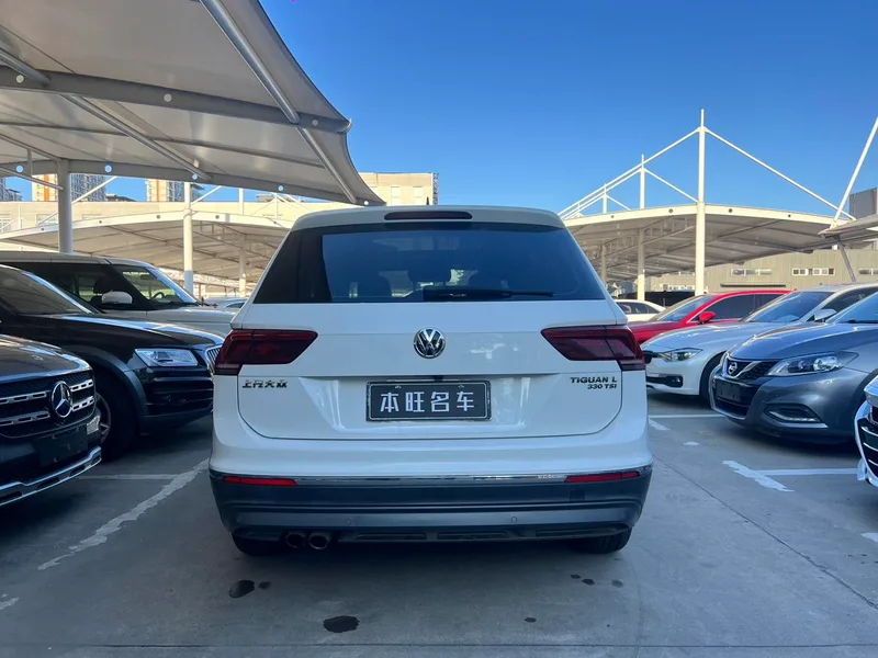 Volkswagen Tiguan L 2017 330TSI Automatic Two-Drive Ultimate interior photo 16 Volkswagen Tiguan L 2017 330TSI Automatic Two-Drive Ultimate interior photo 16