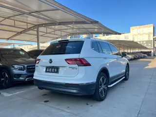 Volkswagen Tiguan L 2017 330TSI Automatic Two-Drive Ultimate interior photo 17 Volkswagen Tiguan L 2017 330TSI Automatic Two-Drive Ultimate interior photo 17