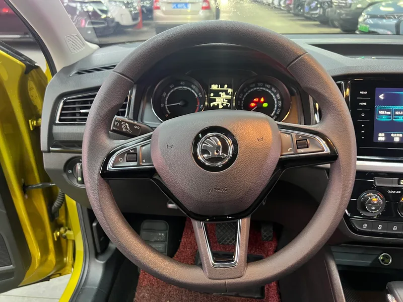 Skoda Komick GT 2020 1.5L Version phare automatique intérieur photo 13