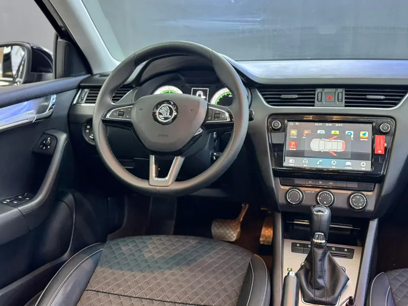 Skoda Octavia 2018 TSI280 DSG Luxury Edition exterior photo 7 Skoda Octavia 2018 TSI280 DSG Luxury Edition exterior photo 7