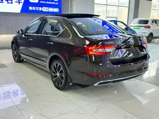 Skoda Octavia 2018 TSI280 DSG Luxury Edition interior photo 19 Skoda Octavia 2018 TSI280 DSG Luxury Edition interior photo 19