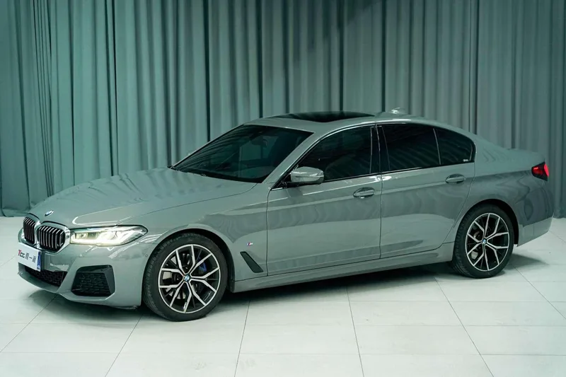 BMW 5 Series 2022 Mise à jour 530i M Ensemble de sport extérieur photo 1 BMW 5 Series 2022 Mise à jour 530i M Ensemble de sport extérieur photo 1