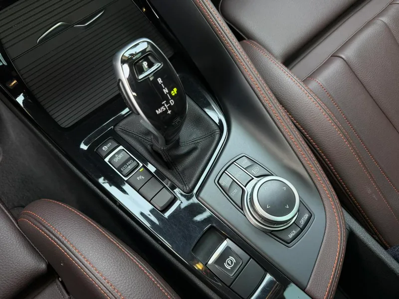 BMW X2 2021 Restyling sDrive25i Obsidian Night Edition interior photo 11 BMW X2 2021 Restyling sDrive25i Obsidian Night Edition interior photo 11