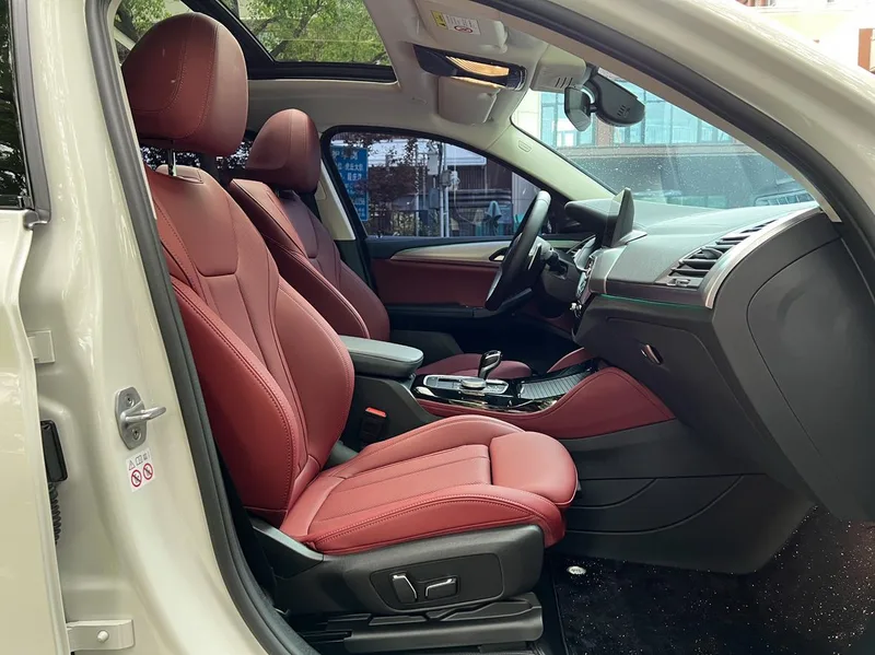 BMW X4 2022 xDrive 25i M Sports suit interior photo 9 BMW X4 2022 xDrive 25i M Sports suit interior photo 9
