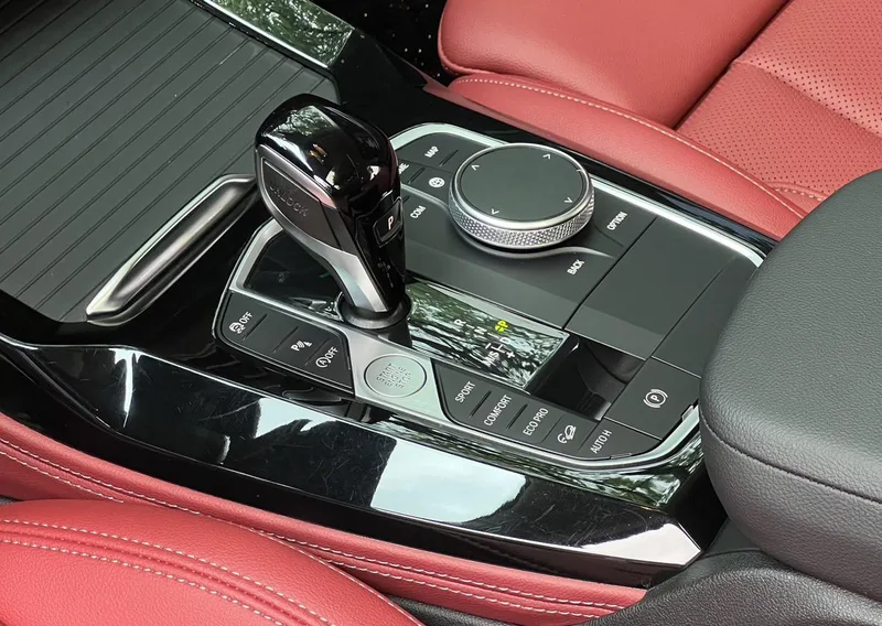 BMW X4 2022 xDrive 25i M Sports suit interior photo 12 BMW X4 2022 xDrive 25i M Sports suit interior photo 12