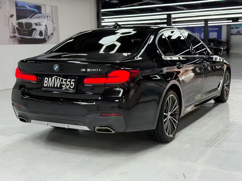 BMW 5 Series 2023 530Li Leading Type M Sports suit interior photo 9 BMW 5 Series 2023 530Li Leading Type M Sports suit interior photo 9