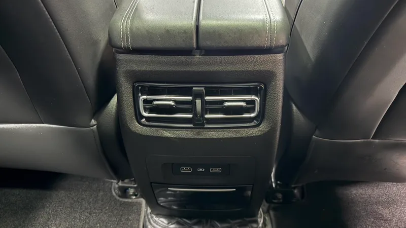 Jetour X70 2020 1.5T DCT Yue Hline Edition 7 seat interior photo 13 Jetour X70 2020 1.5T DCT Yue Hline Edition 7 seat interior photo 13