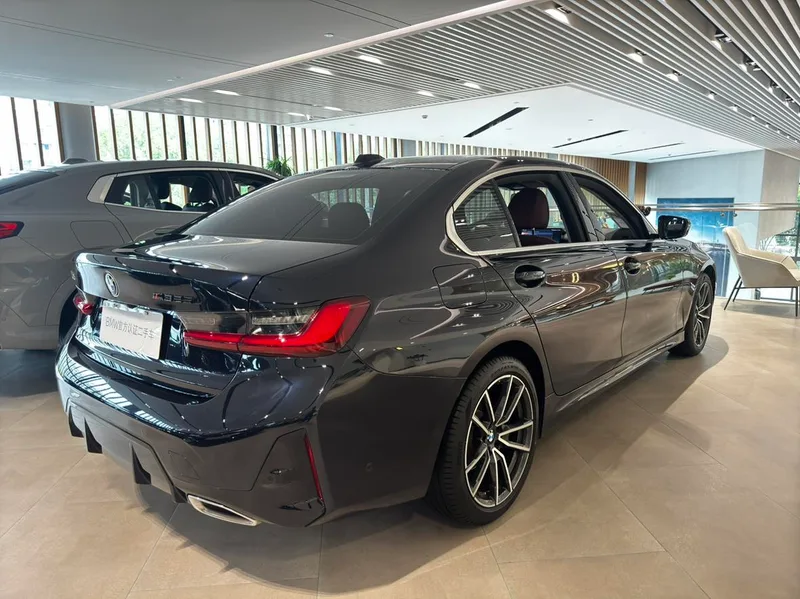 BMW 3 Series 2025 325Li M Ensemble de sport extérieur photo 3 BMW 3 Series 2025 325Li M Ensemble de sport extérieur photo 3