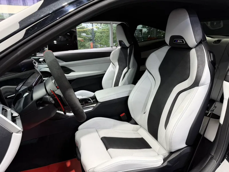 BMW M4 2024 M4 Coupé Version Thunder intérieur photo 9 BMW M4 2024 M4 Coupé Version Thunder intérieur photo 9