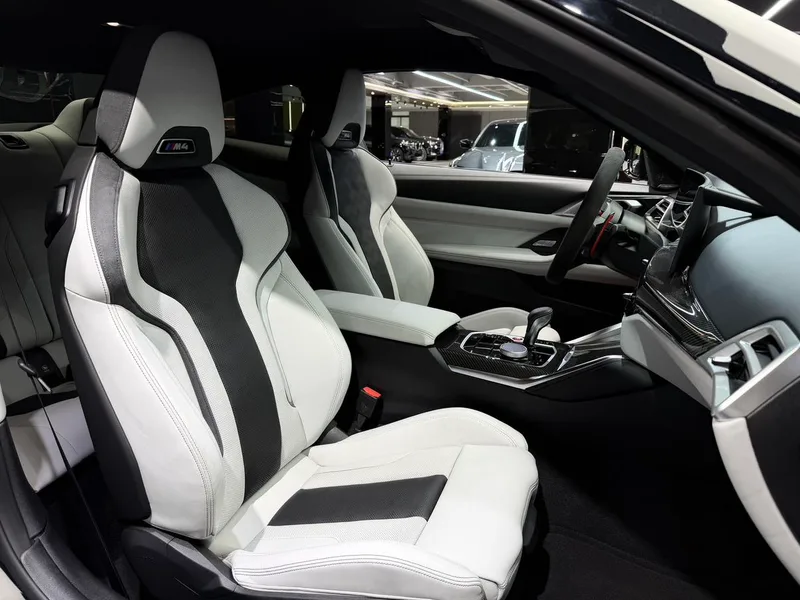 BMW M4 2024 M4 Coupé Version Thunder intérieur photo 10 BMW M4 2024 M4 Coupé Version Thunder intérieur photo 10