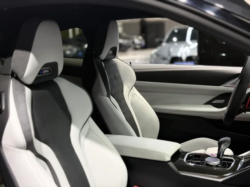 BMW M4 2024 M4 Coupé Version Thunder intérieur photo 13 BMW M4 2024 M4 Coupé Version Thunder intérieur photo 13