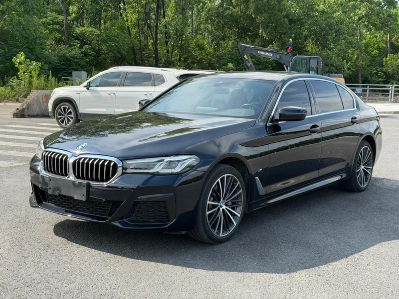BMW 5 Series 2022 Restyling 530Li Leading Type M Sports suit exterior photo 1 BMW 5 Series 2022 Restyling 530Li Leading Type M Sports suit exterior photo 1