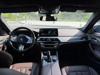 BMW 5 Series 2022 Restyling 530Li Leading Type M Sports suit exterior photo 6 BMW 5 Series 2022 Restyling 530Li Leading Type M Sports suit exterior photo 6