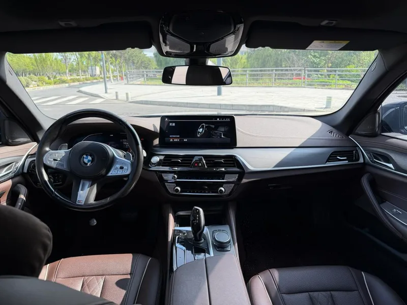 BMW 5 Series 2022 Restyling 530Li Leading Type M Sports suit exterior photo 6 BMW 5 Series 2022 Restyling 530Li Leading Type M Sports suit exterior photo 6