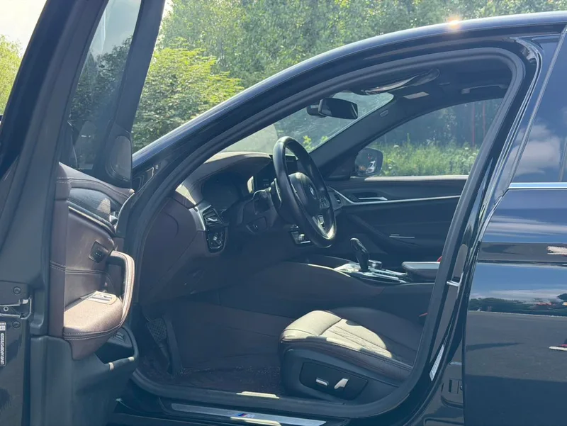 BMW 5 Series 2022 Restyling 530Li Leading Type M Sports suit interior photo 7 BMW 5 Series 2022 Restyling 530Li Leading Type M Sports suit interior photo 7