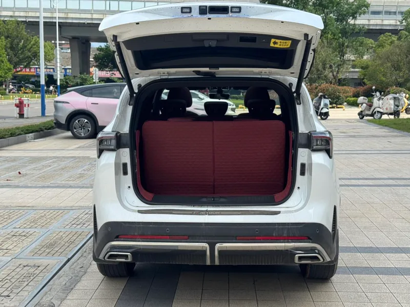 Jetour X70 PLUS 2025 1.5T 6DCT Роскошная версия 7 Кресло интерьер фото 8 Jetour X70 PLUS 2025 1.5T 6DCT Роскошная версия 7 Кресло интерьер фото 8