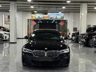 BMW 5 Series 2022 525i M Ensemble de sport extérieur photo 2 BMW 5 Series 2022 525i M Ensemble de sport extérieur photo 2
