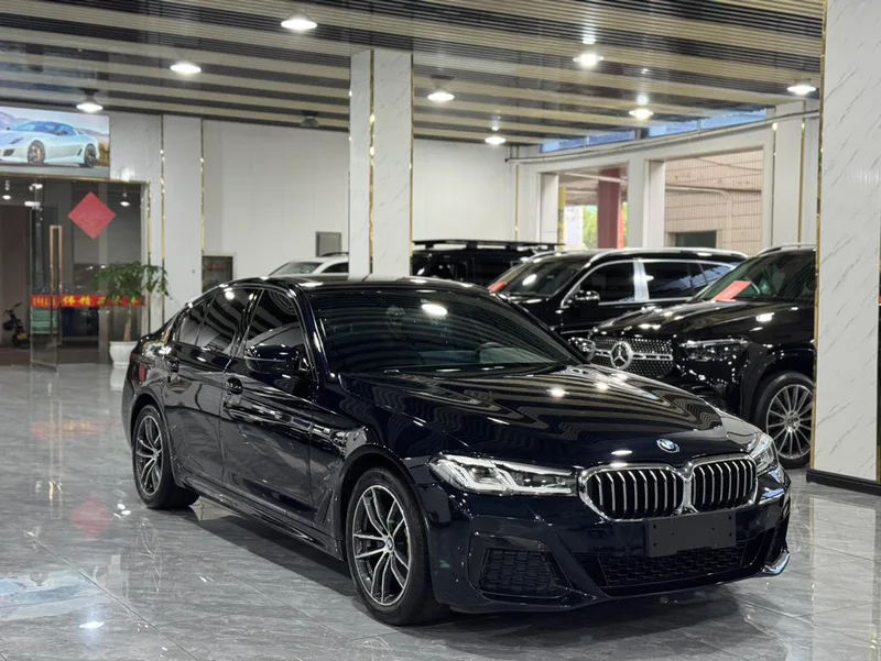 BMW 5 Series 2022 525i M Ensemble de sport extérieur photo 3 BMW 5 Series 2022 525i M Ensemble de sport extérieur photo 3