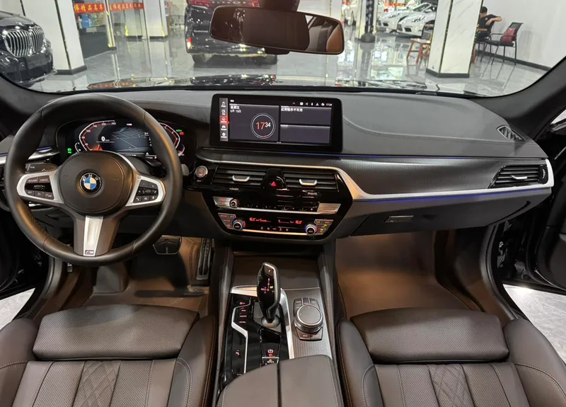 BMW 5 Series 2022 525i M Ensemble de sport extérieur photo 6 BMW 5 Series 2022 525i M Ensemble de sport extérieur photo 6
