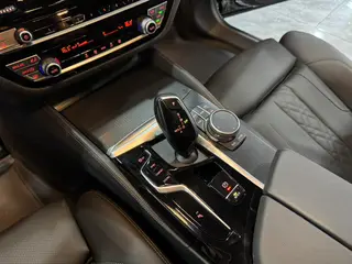 BMW 5 Series 2022 525i M Ensemble de sport intérieur photo 8 BMW 5 Series 2022 525i M Ensemble de sport intérieur photo 8