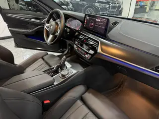 BMW 5 Series 2022 525i M Ensemble de sport intérieur photo 9 BMW 5 Series 2022 525i M Ensemble de sport intérieur photo 9