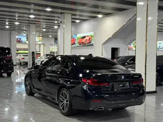 BMW 5 Series 2022 525i M Ensemble de sport intérieur photo 12 BMW 5 Series 2022 525i M Ensemble de sport intérieur photo 12
