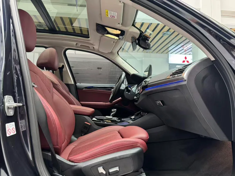 BMW X3 2022 Restyling xDrive25i M Sports suit interior photo 17 BMW X3 2022 Restyling xDrive25i M Sports suit interior photo 17