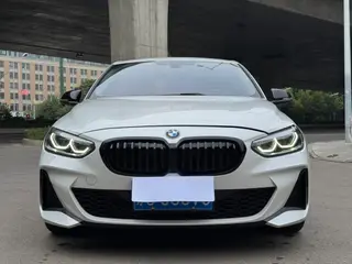 BMW 1 Series 2023 125i M Édition de nuit sportive Yao extérieur photo 2 BMW 1 Series 2023 125i M Édition de nuit sportive Yao extérieur photo 2