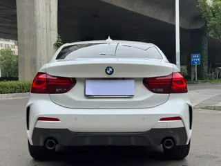 BMW 1 Series 2023 125i M Édition de nuit sportive Yao intérieur photo 11 BMW 1 Series 2023 125i M Édition de nuit sportive Yao intérieur photo 11