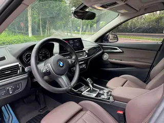 BMW 1 Series 2023 125i M Édition de nuit sportive Yao intérieur photo 12 BMW 1 Series 2023 125i M Édition de nuit sportive Yao intérieur photo 12
