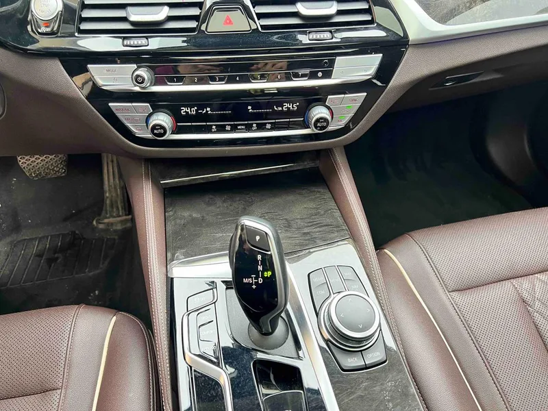 BMW 5 Series 2022 Mise à jour 525Li Ensemble de luxe intérieur photo 11 BMW 5 Series 2022 Mise à jour 525Li Ensemble de luxe intérieur photo 11