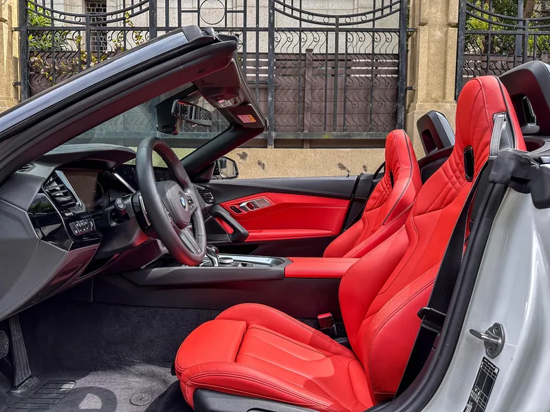 BMW Z4 2023 sDrive 25i M Sports suit interior photo 13 BMW Z4 2023 sDrive 25i M Sports suit interior photo 13