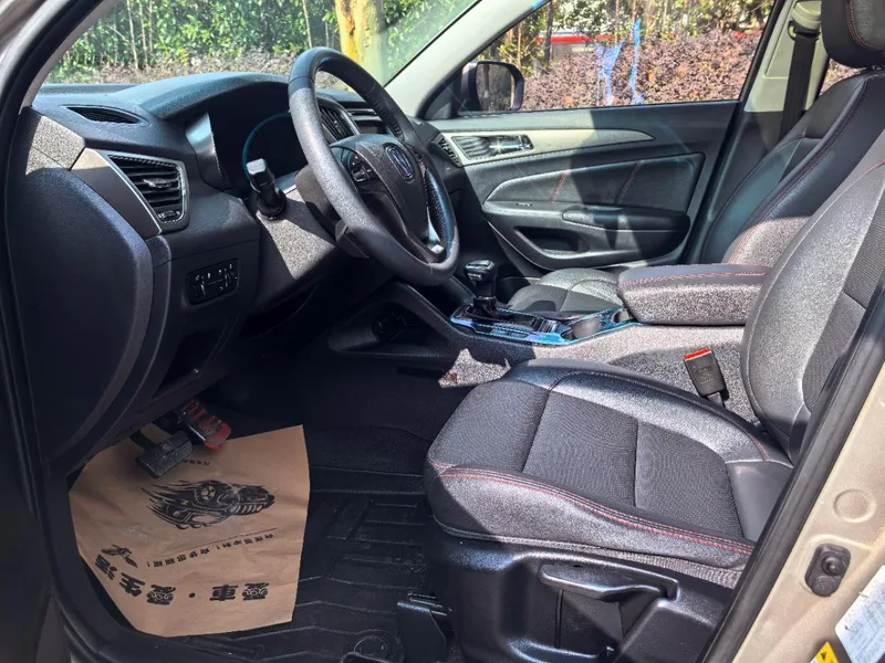 Changan CS75 2016 1.8T Auto Elite State IV interior photo 8 Changan CS75 2016 1.8T Auto Elite State IV interior photo 8