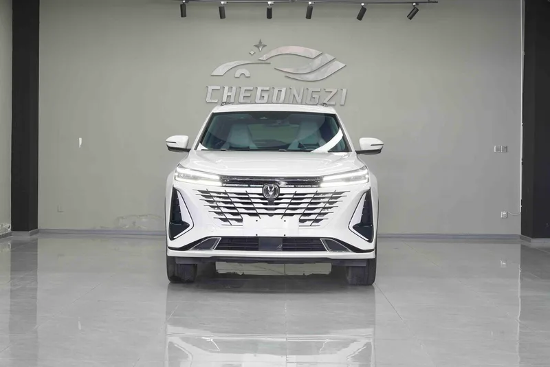 Changan CS75 PLUS 2023 Troisième génération 1.5T Type pilote automatique extérieur photo 2 Changan CS75 PLUS 2023 Troisième génération 1.5T Type pilote automatique extérieur photo 2