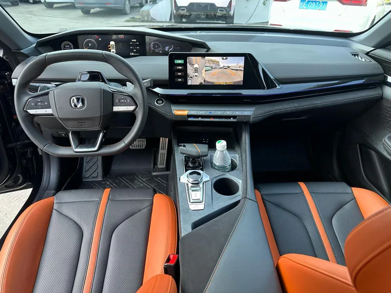 Changan UNI-V 2024 1.5T Luxury sports-style interior photo 9 Changan UNI-V 2024 1.5T Luxury sports-style interior photo 9