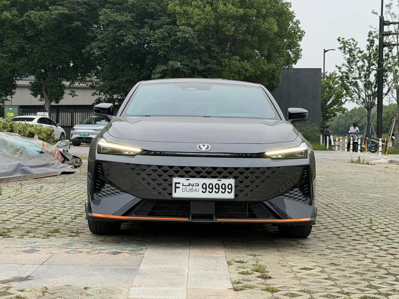 Changan UNI-V 2025 1.5T 500Bar Luxury sports-style exterior photo 3 Changan UNI-V 2025 1.5T 500Bar Luxury sports-style exterior photo 3