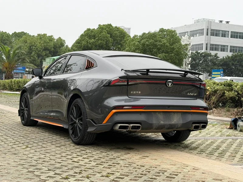 Changan UNI-V 2025 1.5T 500Bar Luxury sports-style exterior photo 5 Changan UNI-V 2025 1.5T 500Bar Luxury sports-style exterior photo 5