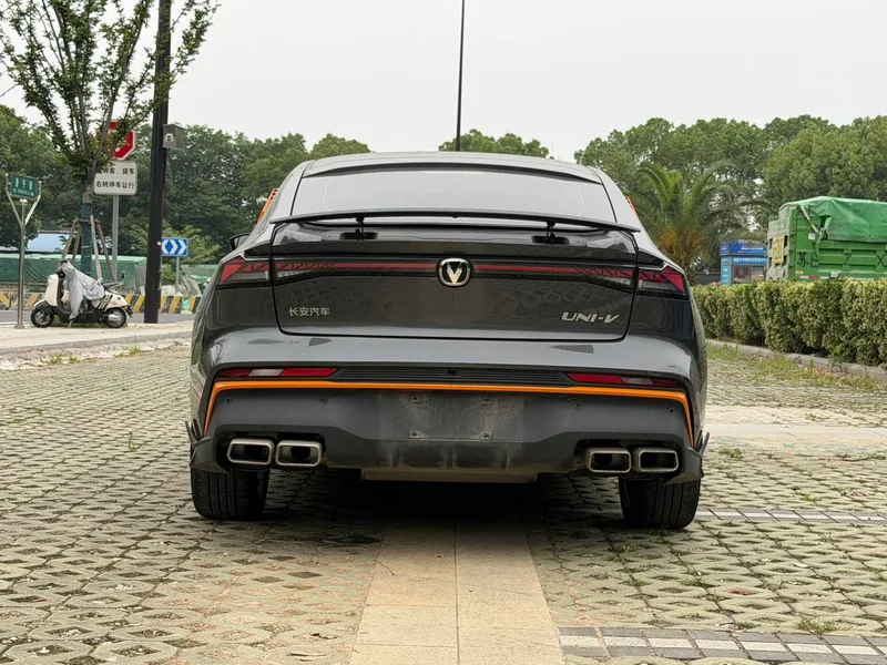 Changan UNI-V 2025 1.5T 500Bar Luxury sports-style exterior photo 6 Changan UNI-V 2025 1.5T 500Bar Luxury sports-style exterior photo 6