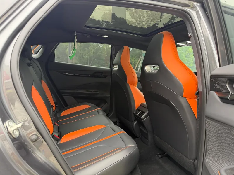 Changan UNI-V 2025 1.5T 500Bar Luxury sports-style interior photo 11 Changan UNI-V 2025 1.5T 500Bar Luxury sports-style interior photo 11