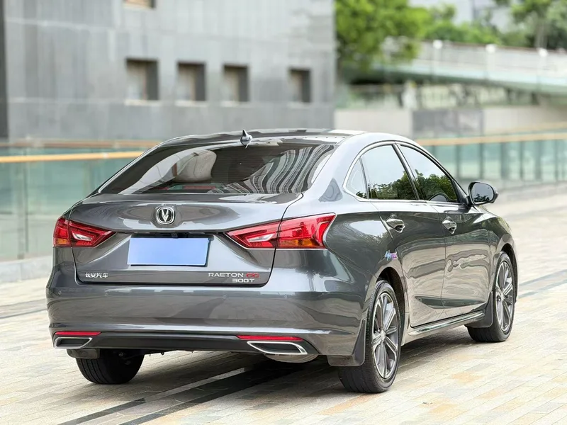 Changan Raeton CC 2022 Versión de la ballena azul 1.5T DCT De lujo exterior foto 2 Changan Raeton CC 2022 Versión de la ballena azul 1.5T DCT De lujo exterior foto 2