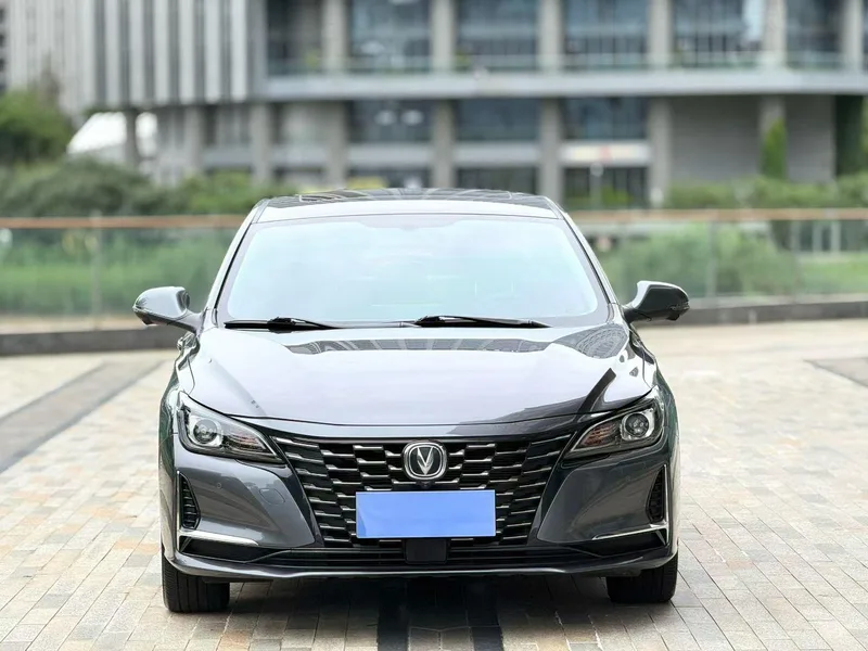 Changan Raeton CC 2022 Versión de la ballena azul 1.5T DCT De lujo exterior foto 3 Changan Raeton CC 2022 Versión de la ballena azul 1.5T DCT De lujo exterior foto 3