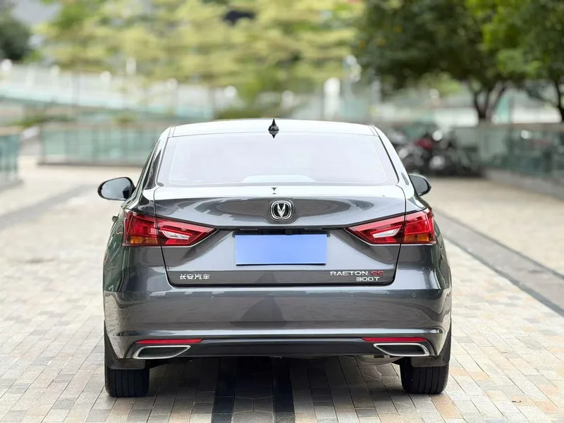 Changan Raeton CC 2022 Versión de la ballena azul 1.5T DCT De lujo exterior foto 4 Changan Raeton CC 2022 Versión de la ballena azul 1.5T DCT De lujo exterior foto 4